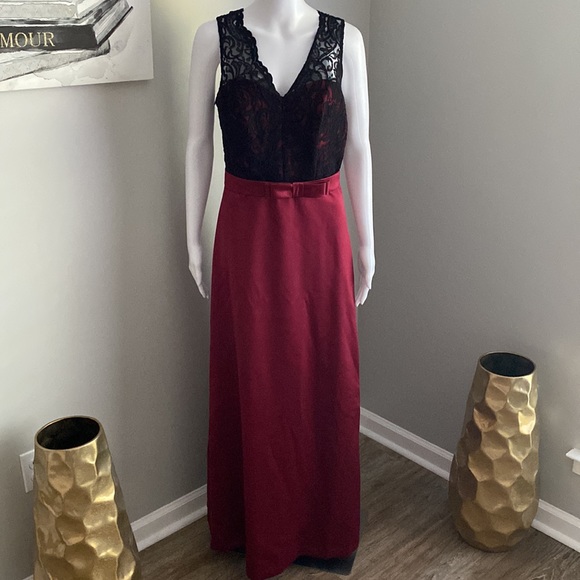 After Six Burgundy + Black Bridesmaid Dress Size 8 - Picture 6 of 7
